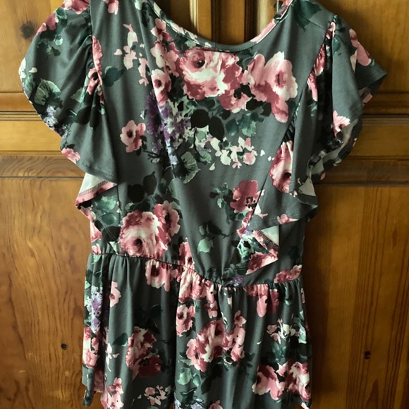 Reborn J Grey and Pink Floral ruffle top. Size XL. - Picture 2 of 2